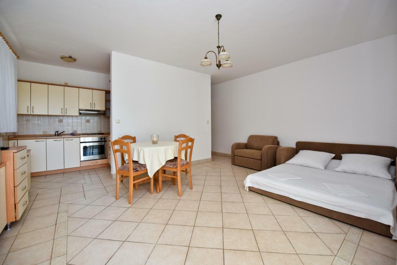 Milka Appartements Stara Novalja Exterior photo